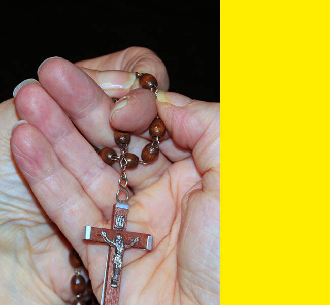 Betet man so richtig den Rosenkranz? (Kirche, katholisch, Gebet)